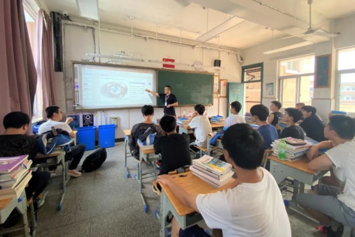 校企融合搭橋梁——工匠進(jìn)校上課啦！(圖3)