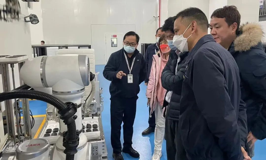 東風(fēng)三立車(chē)燈有限公司一行蒞臨我司參觀(guān)指導(圖1)