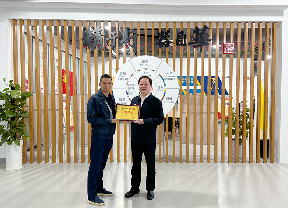 寧波市新能源汽車(chē)研究會(huì )會(huì )長(cháng)一行蒞臨我司參觀(guān)調研(圖5)