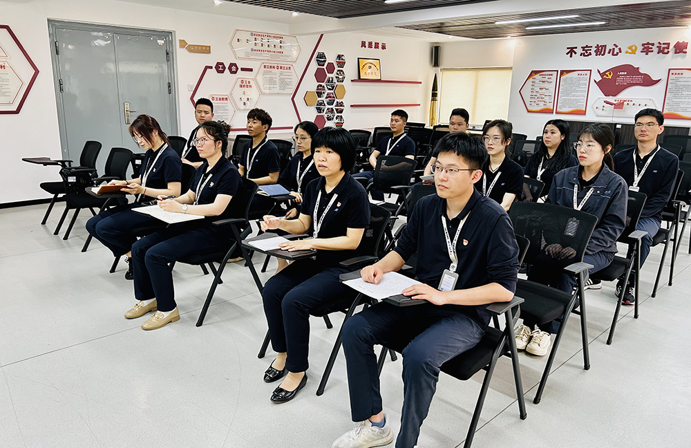 愛(ài)國主義教育日｜精華股份黨支部開(kāi)展“唱紅歌、聽(tīng)黨課”主題黨日活動(dòng)(圖1)