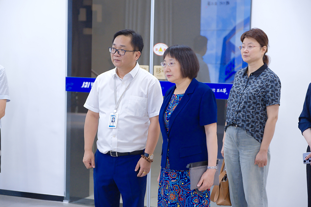 全國總工會(huì )女工部部長(cháng)劉紅梅一行蒞臨我司參觀(guān)調研(圖1)