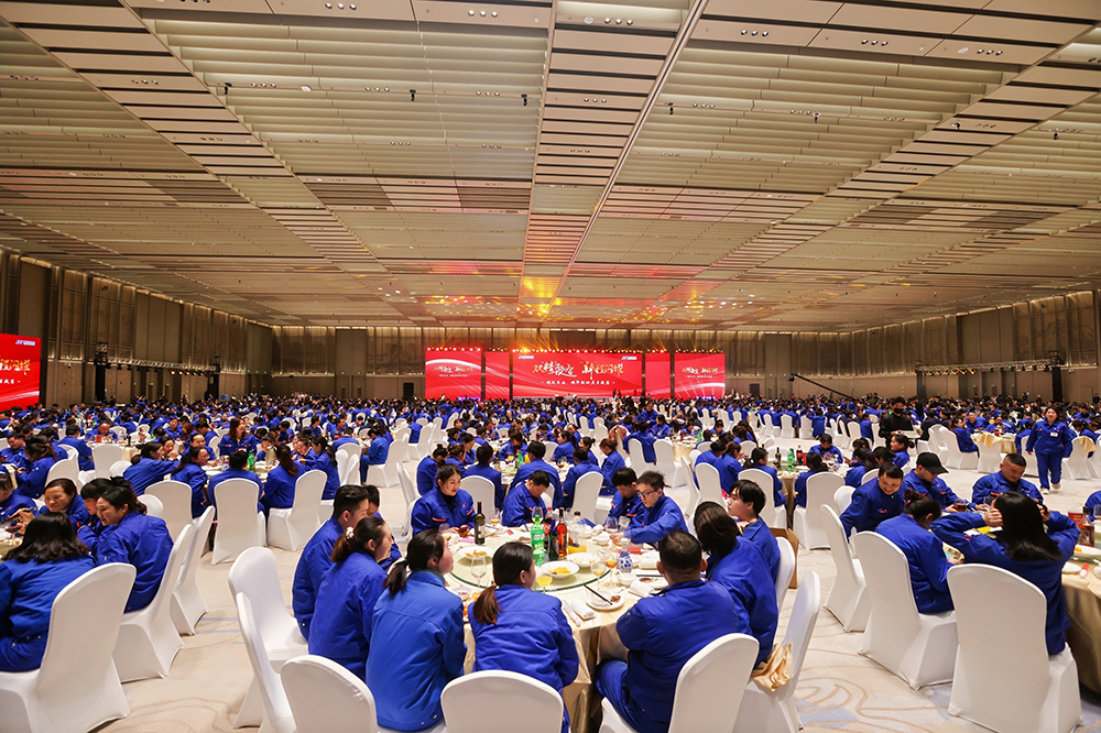 雙精聚智，新程閃耀——精成車(chē)業(yè)與精華股份尾牙盛宴圓滿(mǎn)落幕(圖1)