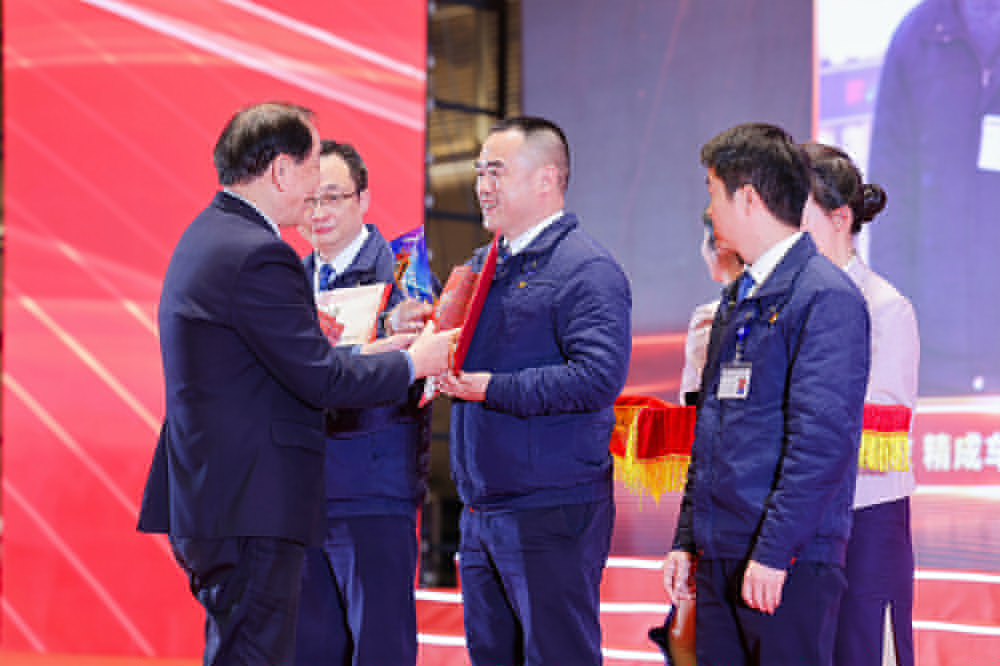 雙精聚智，新程閃耀——精成車(chē)業(yè)與精華股份尾牙盛宴圓滿(mǎn)落幕(圖5)