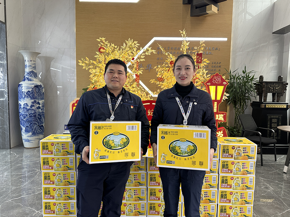 品八方風(fēng)味，享元宵喜樂(lè ) | 公司成功舉辦特產(chǎn)分享及元宵節活動(dòng) 品八方風(fēng)味，享元宵喜樂(lè )。2月12日，傳統元宵佳節，公司在食堂精心組織了“吃湯圓、賞花燈、品特產(chǎn)、投球贏(yíng)獎品”等一系列元宵活動(dòng)，節日氛圍濃厚(圖7)