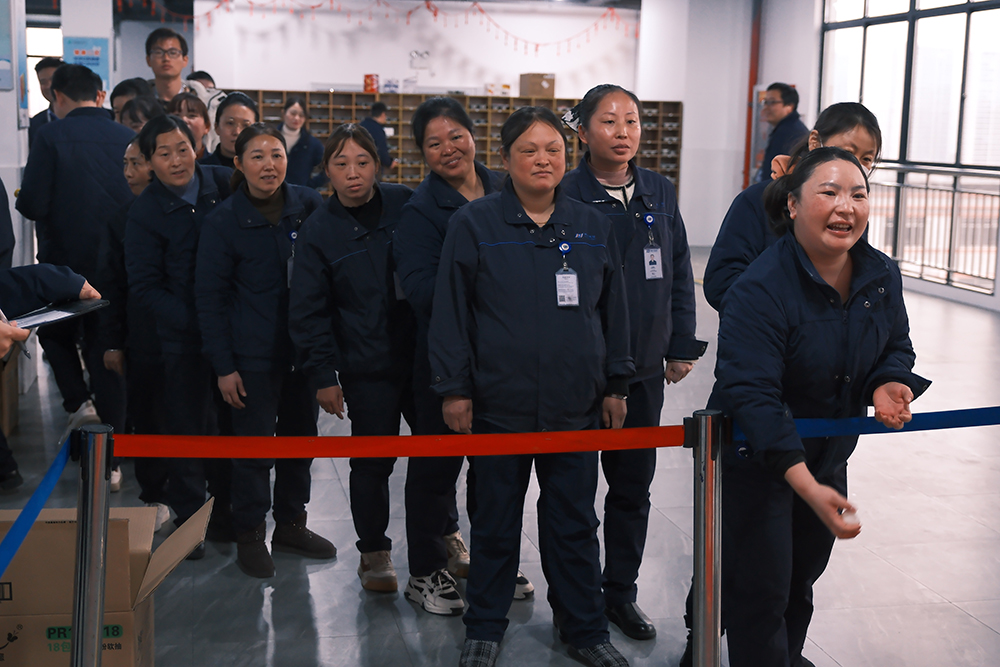 品八方風(fēng)味，享元宵喜樂(lè ) | 公司成功舉辦特產(chǎn)分享及元宵節活動(dòng) 品八方風(fēng)味，享元宵喜樂(lè )。2月12日，傳統元宵佳節，公司在食堂精心組織了“吃湯圓、賞花燈、品特產(chǎn)、投球贏(yíng)獎品”等一系列元宵活動(dòng)，節日氛圍濃厚(圖10)