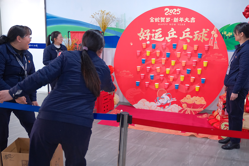 品八方風(fēng)味，享元宵喜樂(lè ) | 公司成功舉辦特產(chǎn)分享及元宵節活動(dòng) 品八方風(fēng)味，享元宵喜樂(lè )。2月12日，傳統元宵佳節，公司在食堂精心組織了“吃湯圓、賞花燈、品特產(chǎn)、投球贏(yíng)獎品”等一系列元宵活動(dòng)，節日氛圍濃厚(圖9)